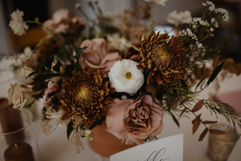 Wedding arrangement designed by The Floral Eclectic, with photo taken by Kaitlin Rodgers Photography.